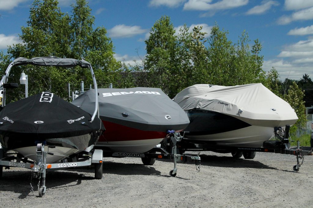 Bateaux et autres embarcations nautiques en vente chez Maximum aventure.