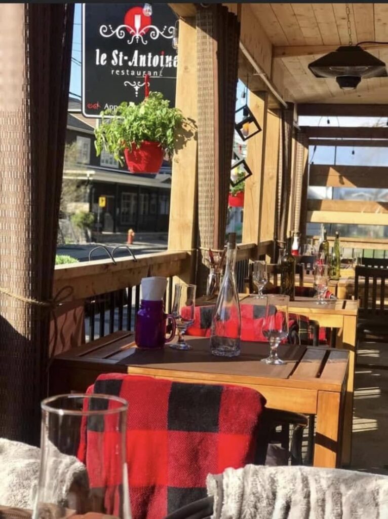 La terrasse du restaurant St-Antoine de Ste-Flore