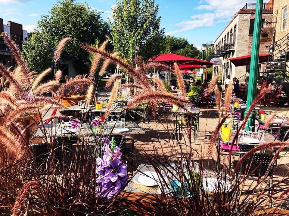 La terrasse du restaurant Taj-Mahal de Shawinigan