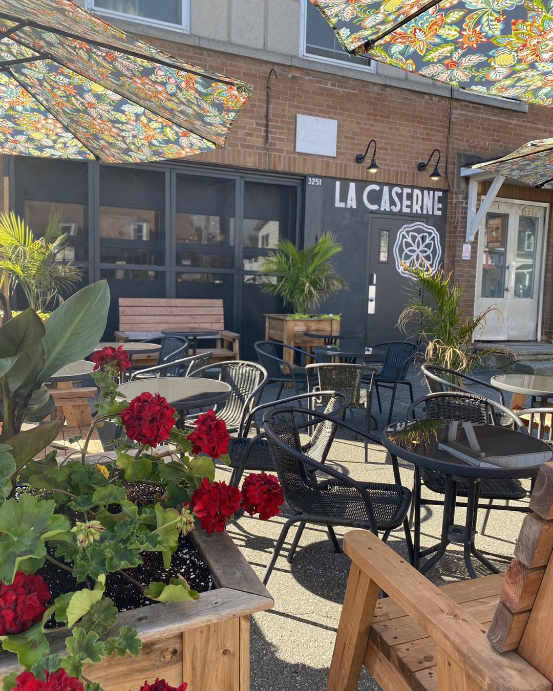 La terrasse du café la Caserne