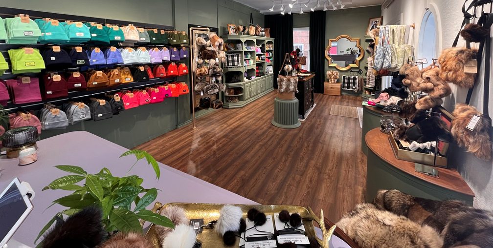 Tuques et autres accessoires faits à Shawinigan chez Écogriffe.